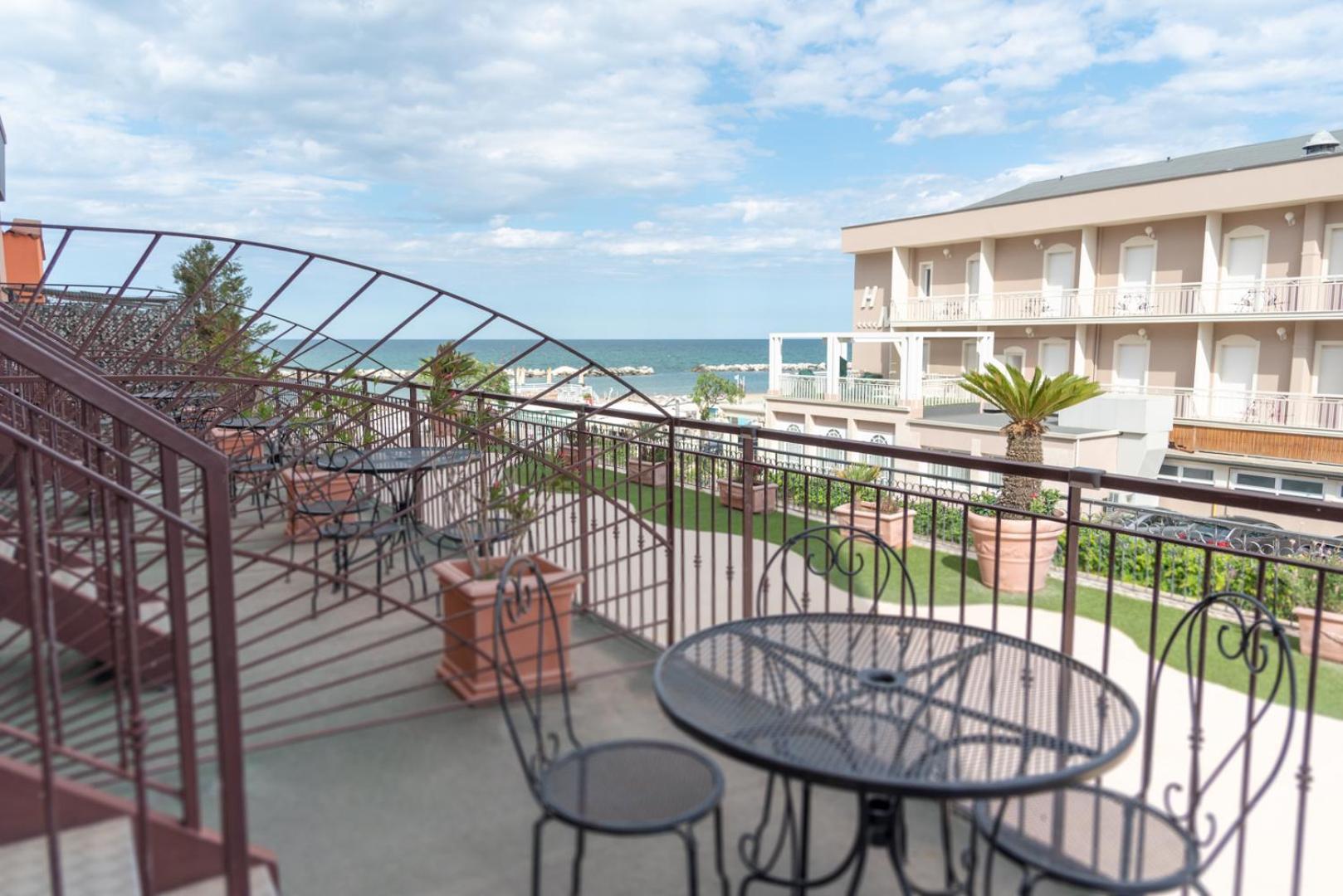 Hotel Giorgetti Orange Bellaria-Igea Marina Exterior foto